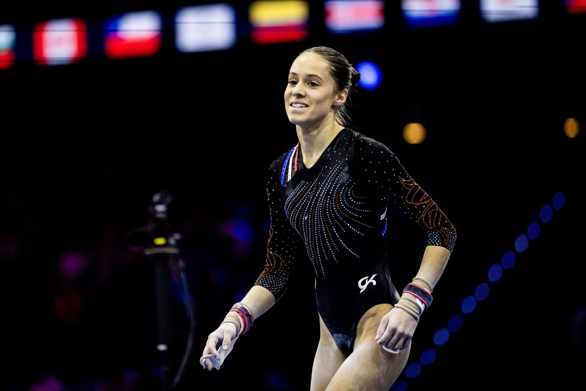 Naomi Visser eindigt als vijfde in de WK-finale op brug in Rotterdam.