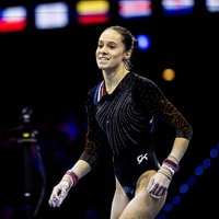 Naomi Visser eindigt als vijfde in de WK-finale op brug in Rotterdam.
