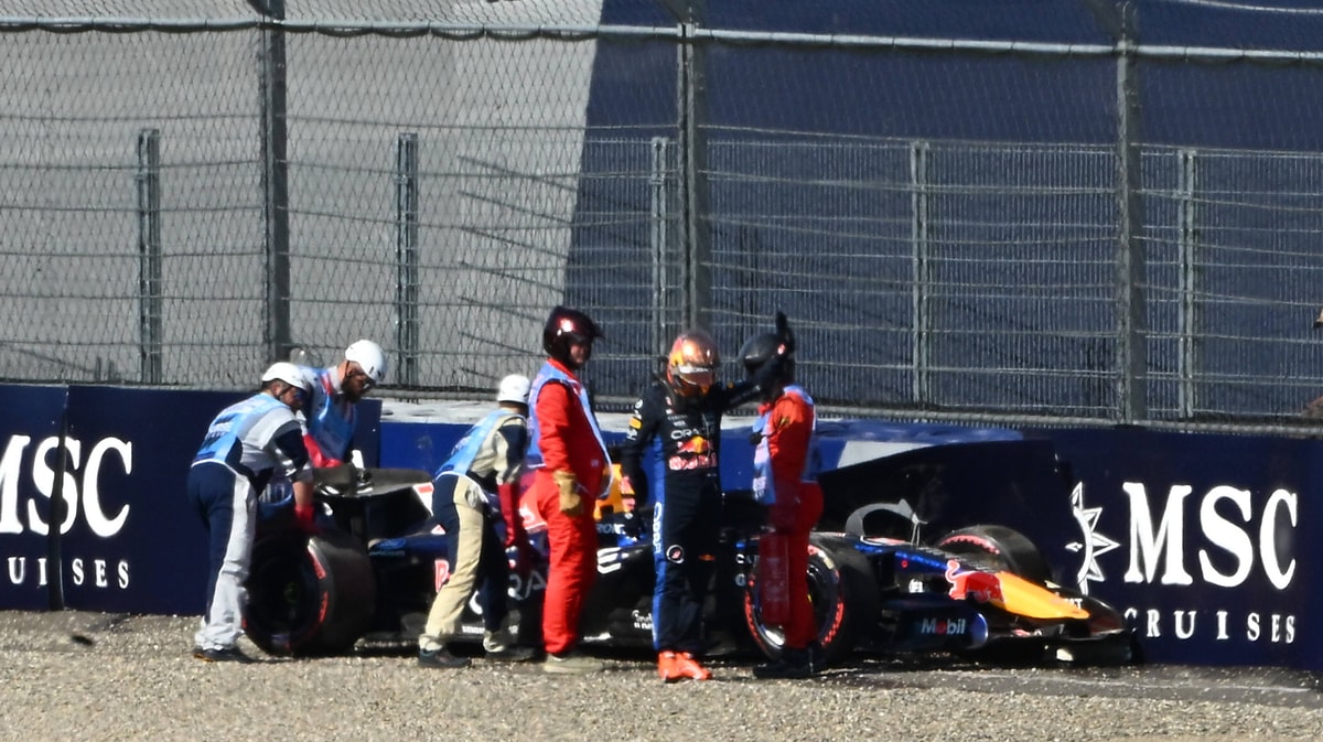 Max Verstappen crasht 