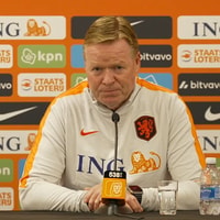 Ronald Koeman tijdens een persconferentie