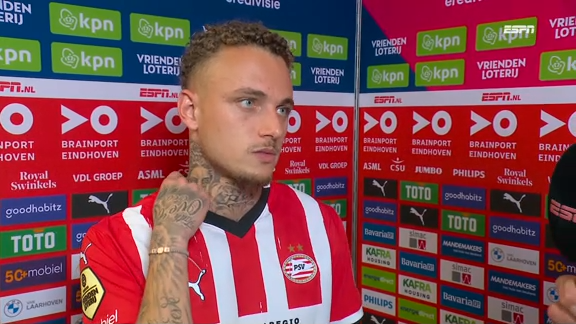 Noa Lang voor de camera's van ESPN