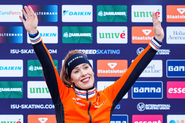 Antoinette Rijpma-de Jong viert haar overwinning