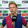 Frenkie de Jong voor de camera van Ziggo Sport