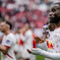 Lutsharel Geertruida in het shirt van RB Leipzig