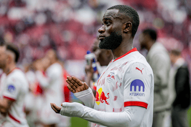 Lutsharel Geertruida in het shirt van RB Leipzig