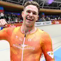Harrie Lavreysen viert zijn overwinning