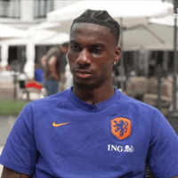 Ezechiel Banzuzi voor de camera van ESPN