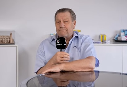 Jan Boskamp voor de camera van Sportnieuws.nl