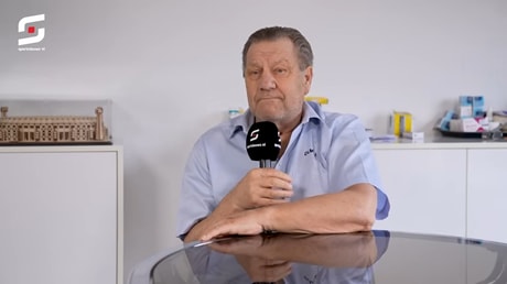 Jan Boskamp voor de camera van Sportnieuws.nl