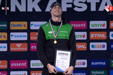 Jenning de Boo zet baanrecord neer in Thialf