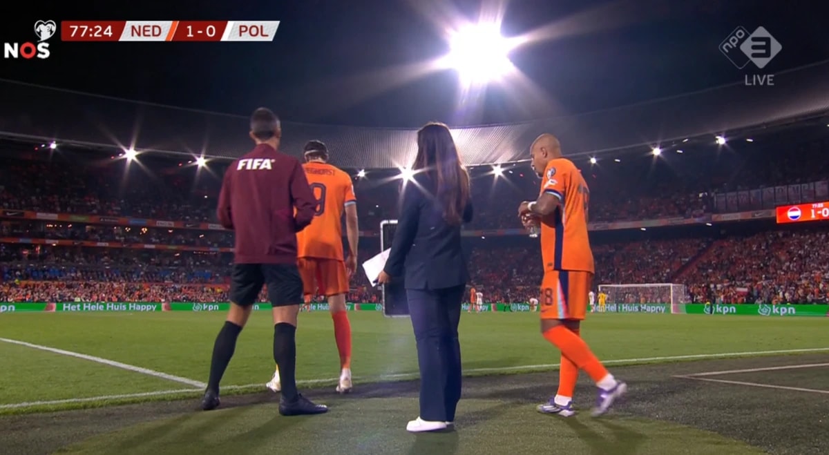 Ronald Koeman voert een wissel door