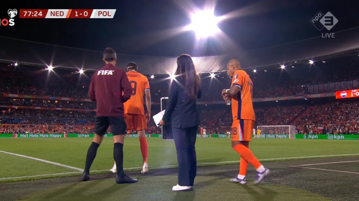 Ronald Koeman voert een wissel door