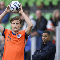Bjorn Meijer in actie voor Jong Oranje