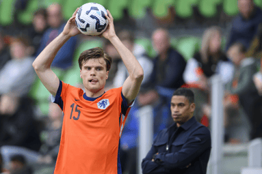 Bjorn Meijer in actie voor Jong Oranje