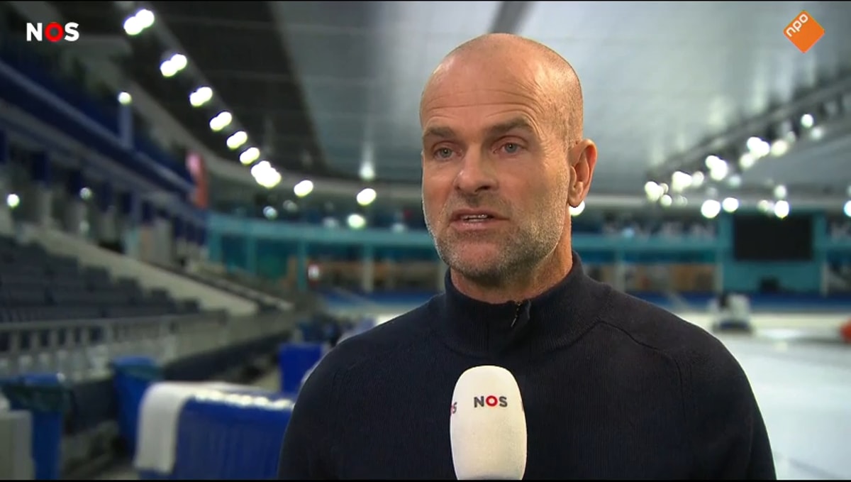 Erben Wennemars voor de camera van de NOS