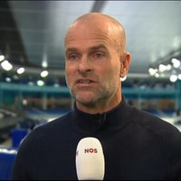 Erben Wennemars voor de camera van de NOS