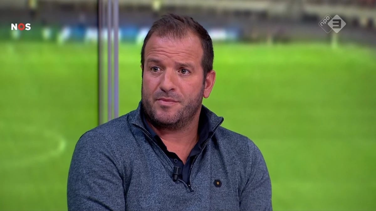 Rafael van der Vaart in de studio van de NOS