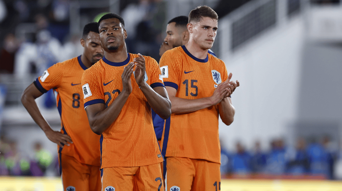 Denzel Dumfries en Micky van de Ven 