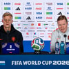 Jan Paul van Hecke en Ronald Koeman tijdens een persconferentie