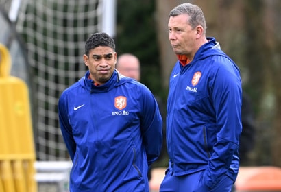 Leeroy Echteld (rechts) was de assistent van Michael Reiziger
