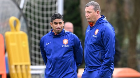Leeroy Echteld (rechts) was de assistent van Michael Reiziger