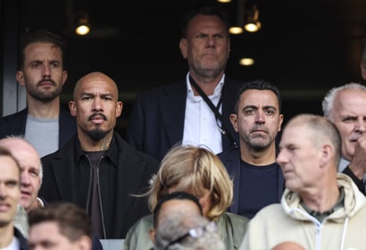Nigel de Jong en Xavi Hernández