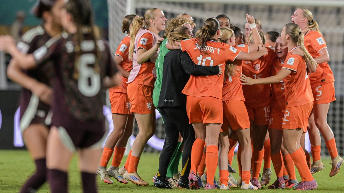 Oranje O17 viert feest