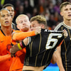 Mexx Meerdink in duel met Joshua Kimmich
