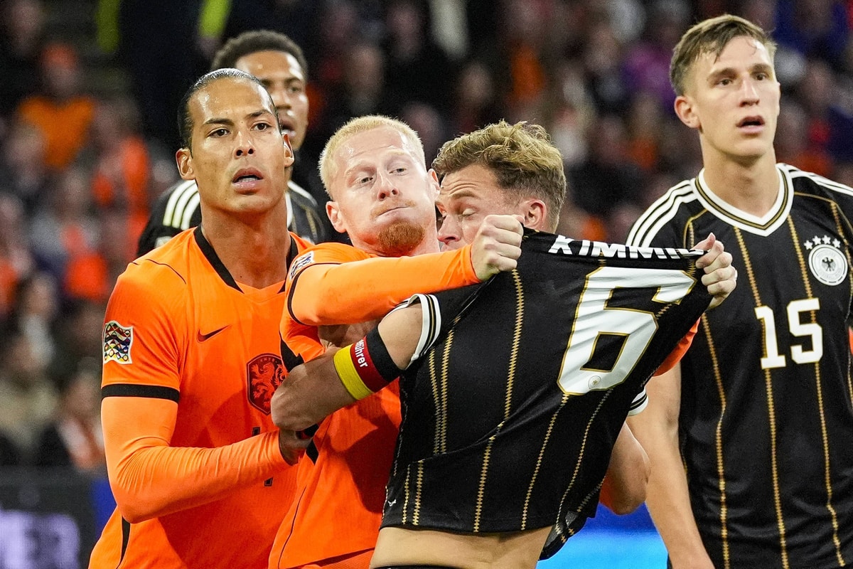 Mexx Meerdink in duel met Joshua Kimmich