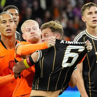 Mexx Meerdink in duel met Joshua Kimmich