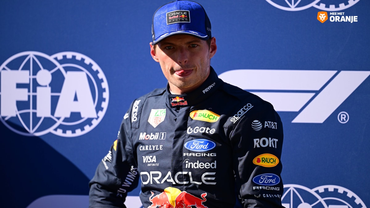 Max Verstappen pakt 50e poleposition in Singapore na zenuwslopend gevecht met Charles Leclerc