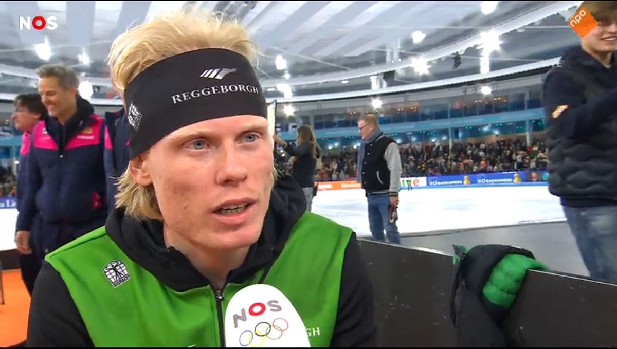 Tim Prins voor de camera van de NOS