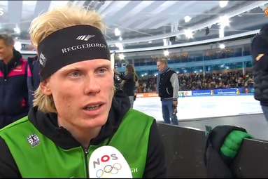 Tim Prins voor de camera van de NOS