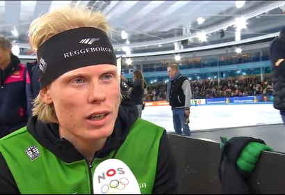 Tim Prins voor de camera van de NOS