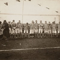 Nederland speelde op 22 oktober 1908 zijn eerste competitieve interland ooit.