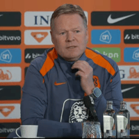Bondscoach Ronald Koeman tijdens de persconferentie van Oranje