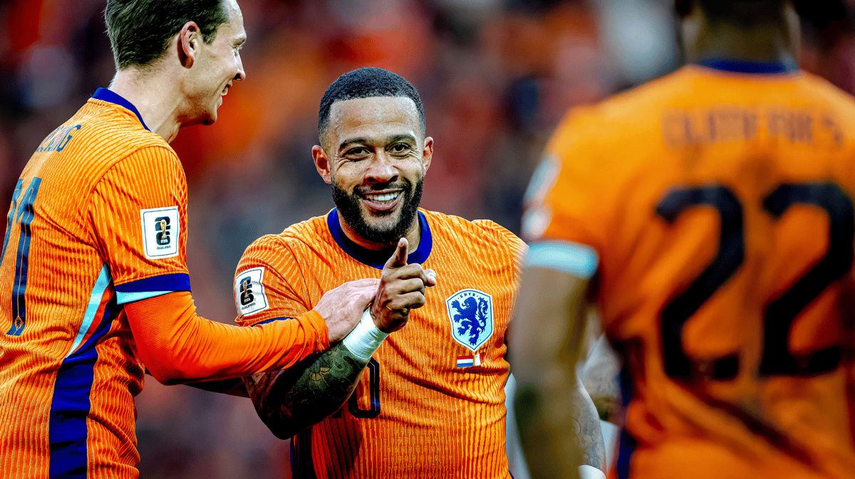 Memphis Depay scoort voor het Nederlands elftal