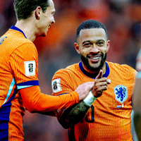 Memphis Depay scoort voor het Nederlands elftal