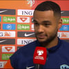 Cody Gakpo voor de camera van de NOS