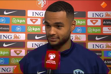 Cody Gakpo voor de camera van de NOS