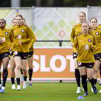 De Oranje Leeuwinnen tijdens de training 