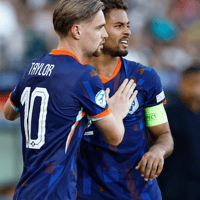 Kenneth Taylor en Devyne Rensch