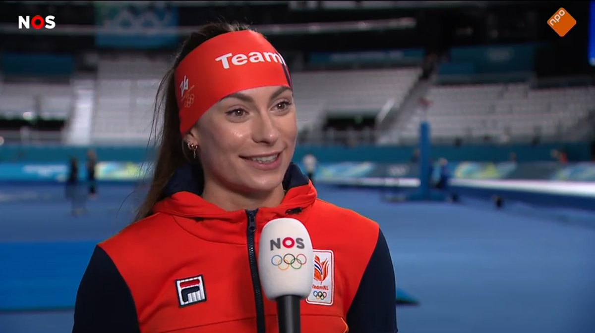 Femke Kok voor de camera van de NOS