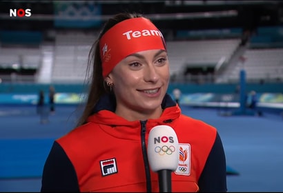 Femke Kok voor de camera van de NOS