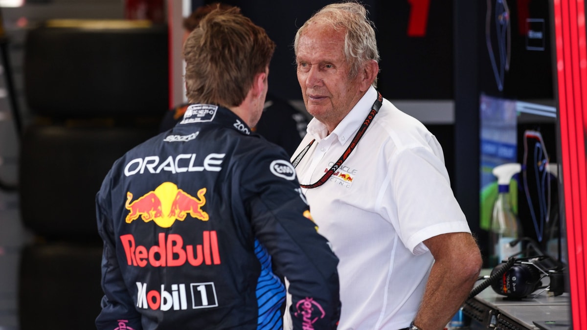 Helmut Marko en Max Verstappen in gesprek