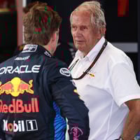 Helmut Marko en Max Verstappen in gesprek