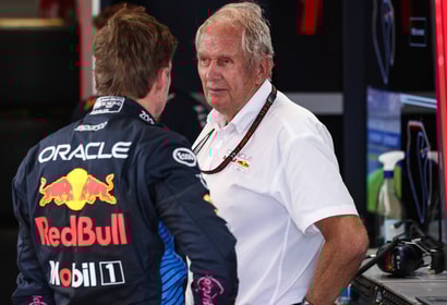 Helmut Marko en Max Verstappen in gesprek
