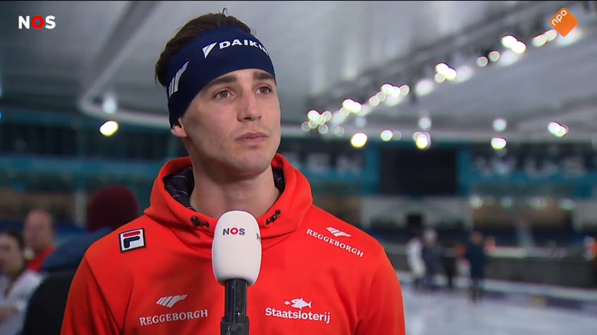 Jenning de Boo voor de camera van de NOS