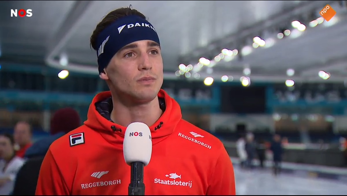 Jenning de Boo voor de camera van de NOS