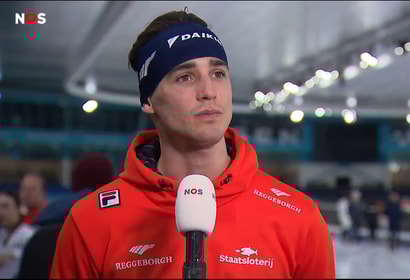 Jenning de Boo voor de camera van de NOS